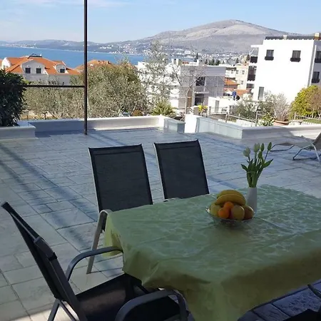 בית הארחה Zana 3*